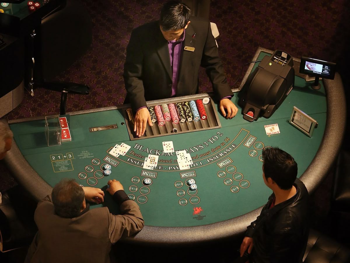 High Stakes Game کیسینو میں پوکر گیمز